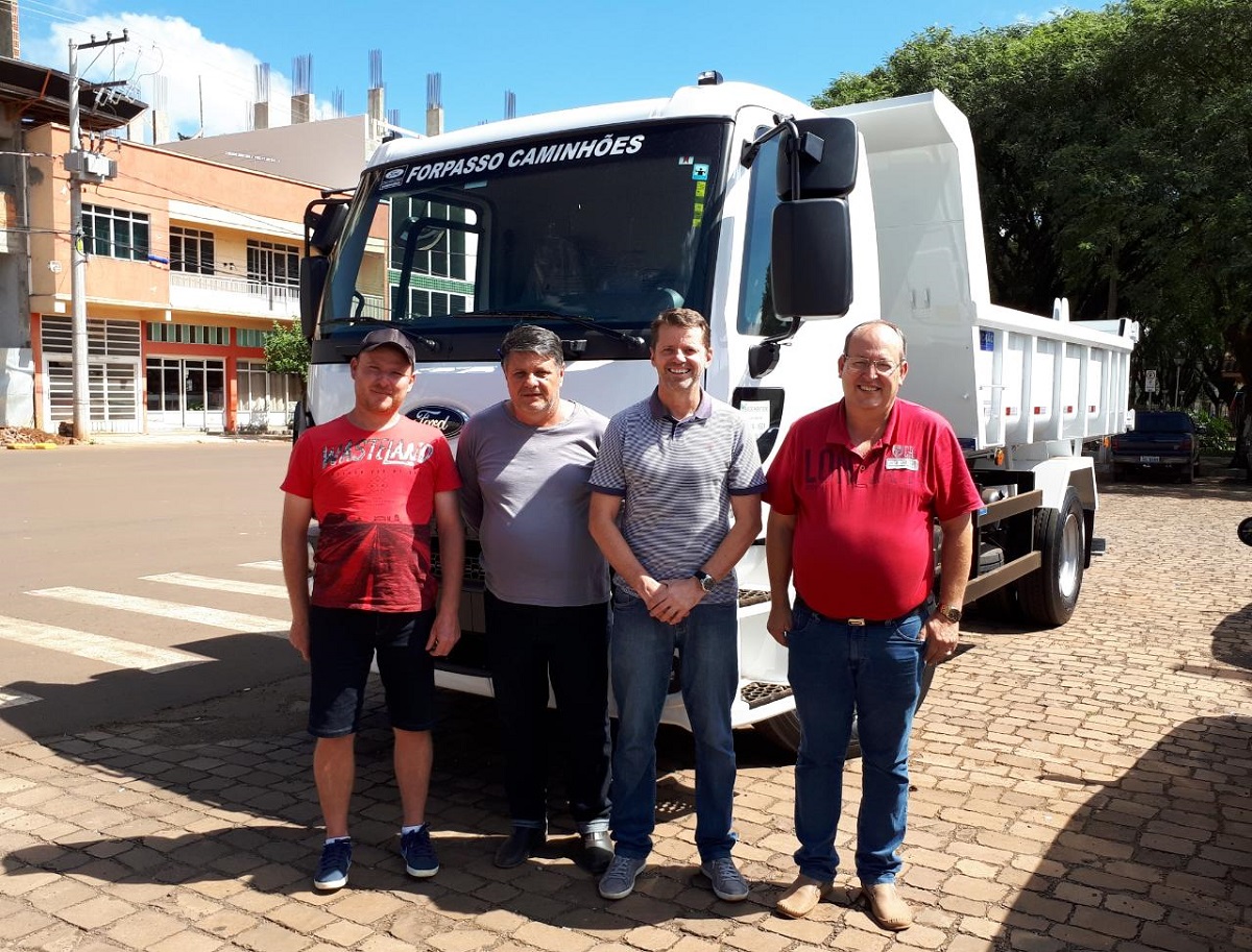 Ir para  <p><big>Na &uacute;ltima segunda, foi adquirido com recursos federais e com contrapartida municipal, um caminh&atilde;o 4x2 novo, para auxiliar nos trabalhos da municipalidade. </big></p>

<p><big>A...